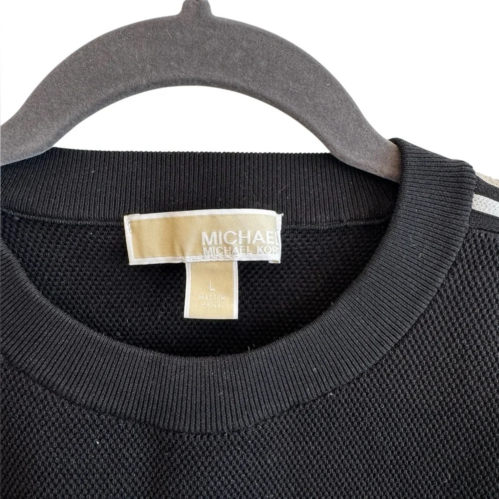 Michael Kors
Logo Tape Textured Knit Short-Sleeve Sweater - Picture 5 of 9